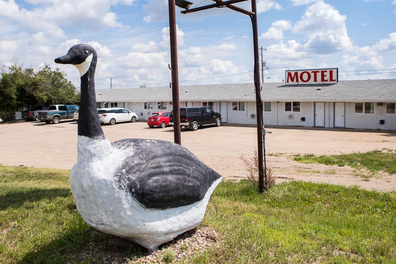 Wild Goose Motel Kerrobert Exterior photo